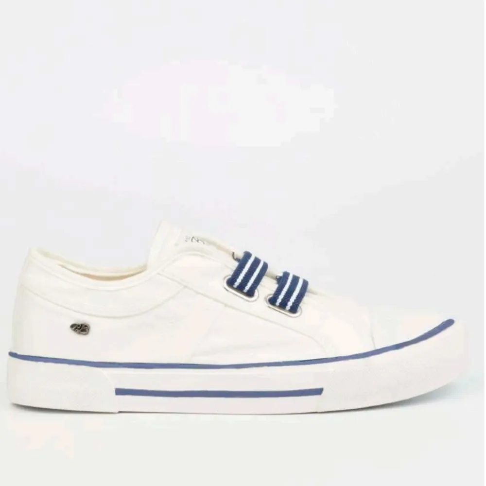True 3 - White Sneaker